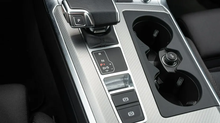AUDI A6 -