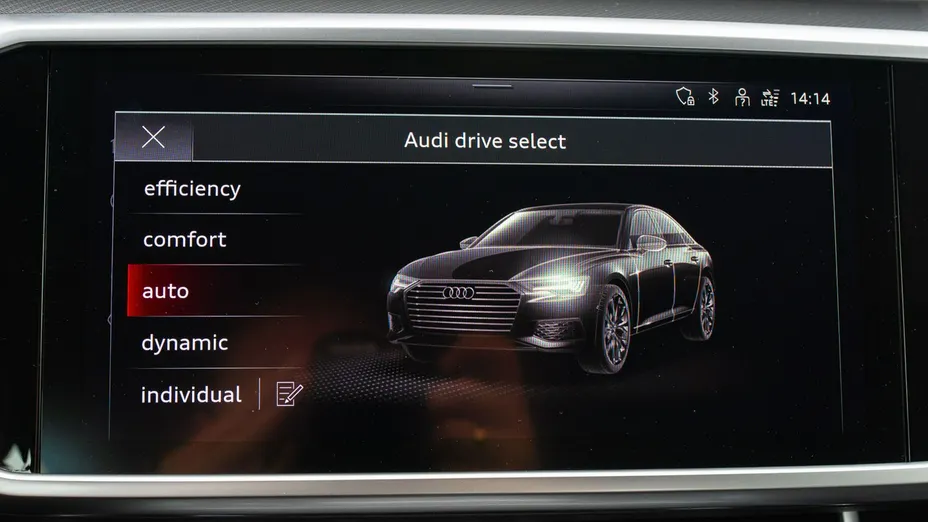 AUDI A6 -