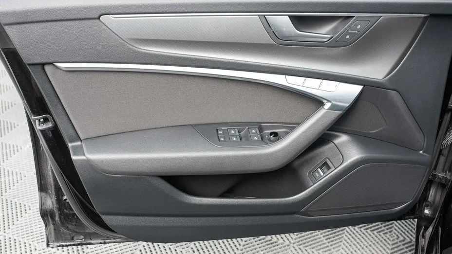 AUDI A6 -