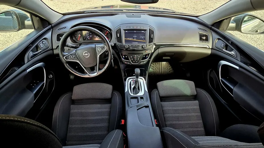 OPEL Insignia -