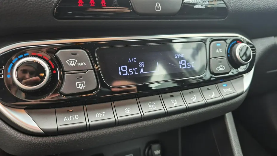 HYUNDAI i30 -