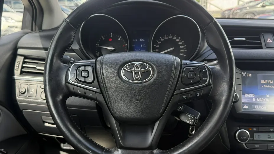 TOYOTA Avensis -