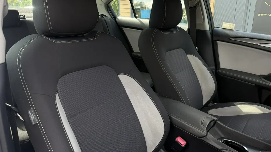 TOYOTA Avensis -