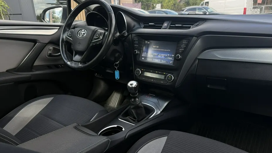 TOYOTA Avensis -