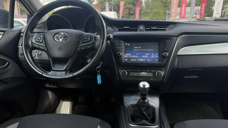 TOYOTA Avensis -