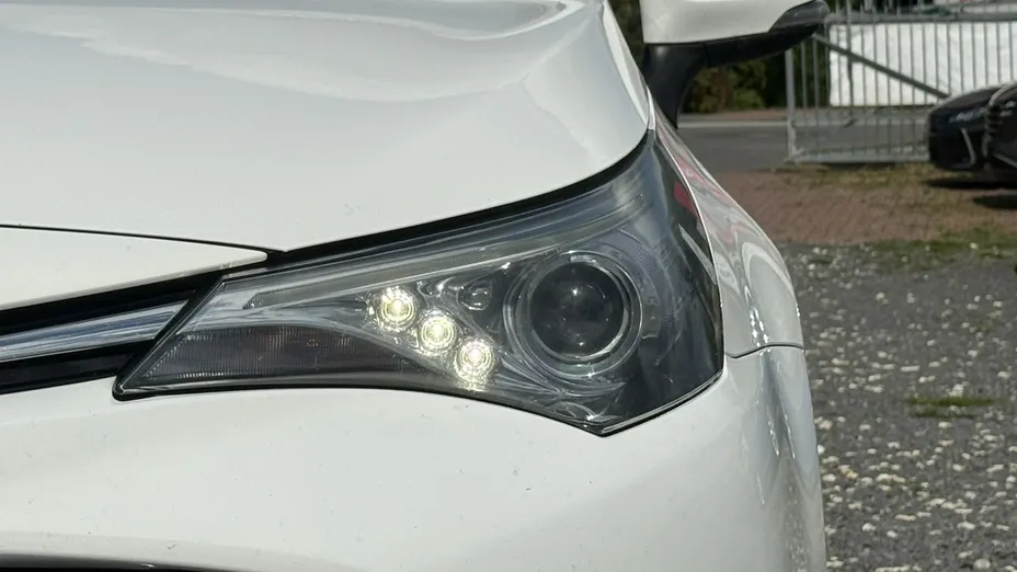 TOYOTA Avensis -