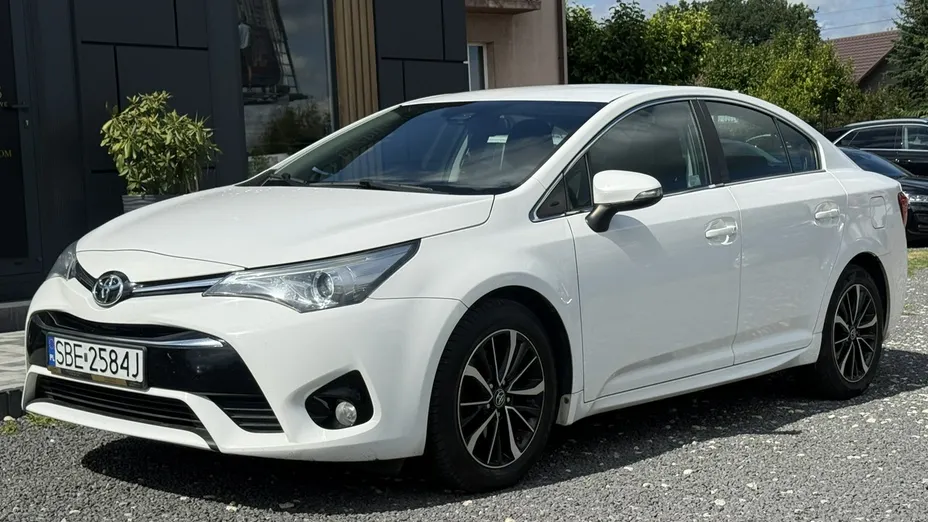 TOYOTA Avensis -