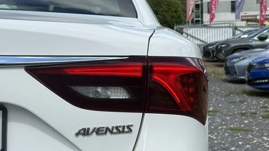 TOYOTA Avensis -
