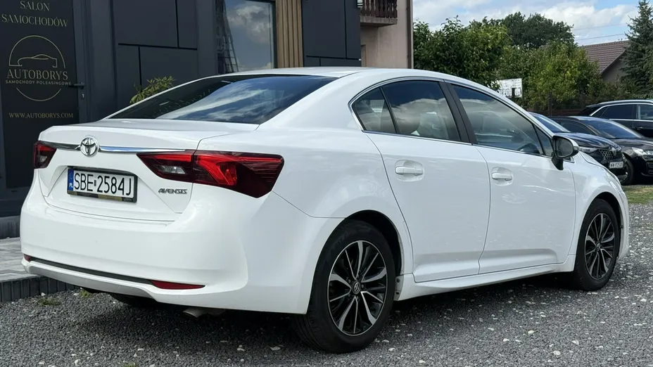 TOYOTA Avensis -