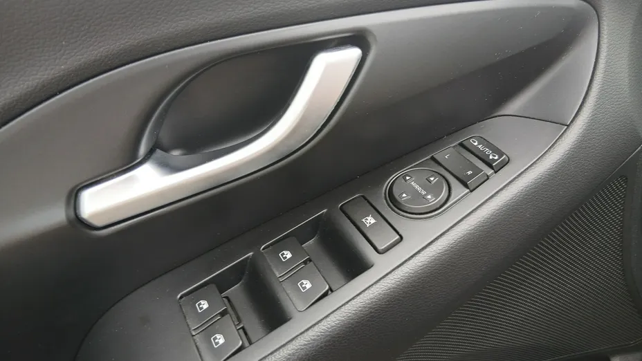 HYUNDAI i30 -