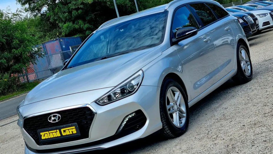 HYUNDAI i30 -