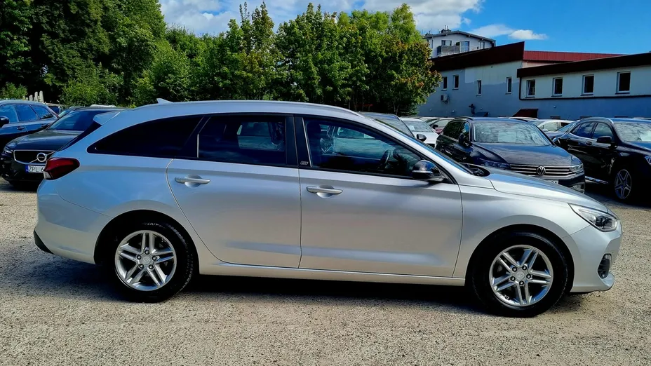 HYUNDAI i30 -