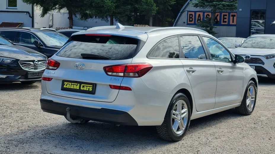 HYUNDAI i30 -
