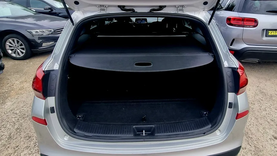 HYUNDAI i30 -