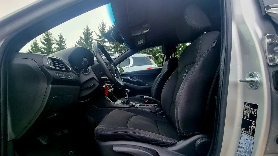 HYUNDAI i30 -