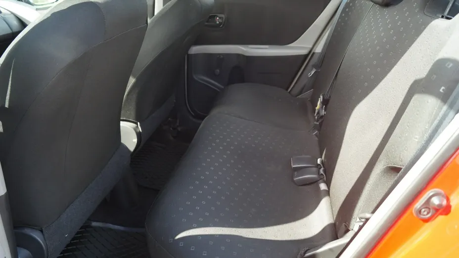 TOYOTA Yaris -