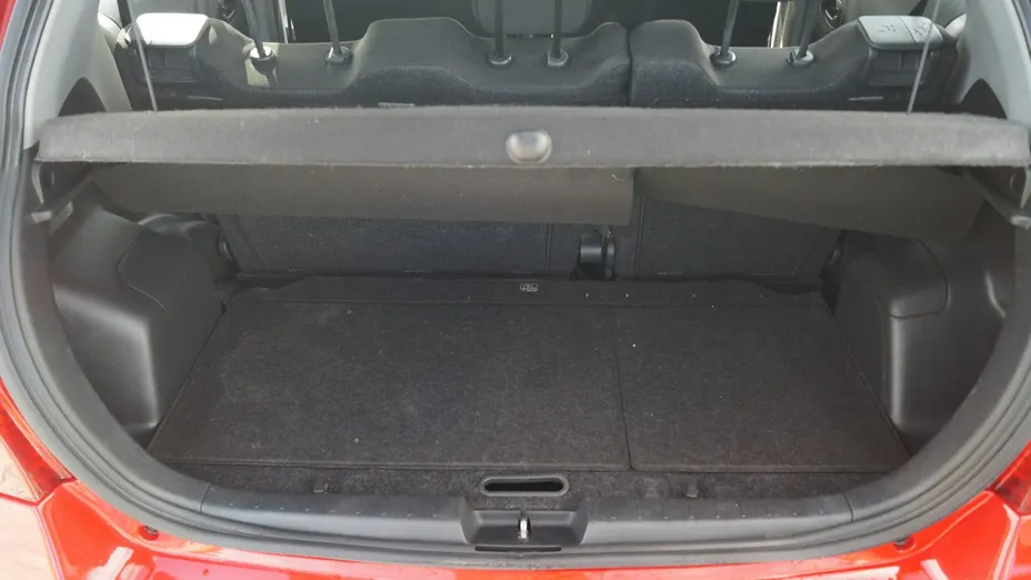 TOYOTA Yaris -
