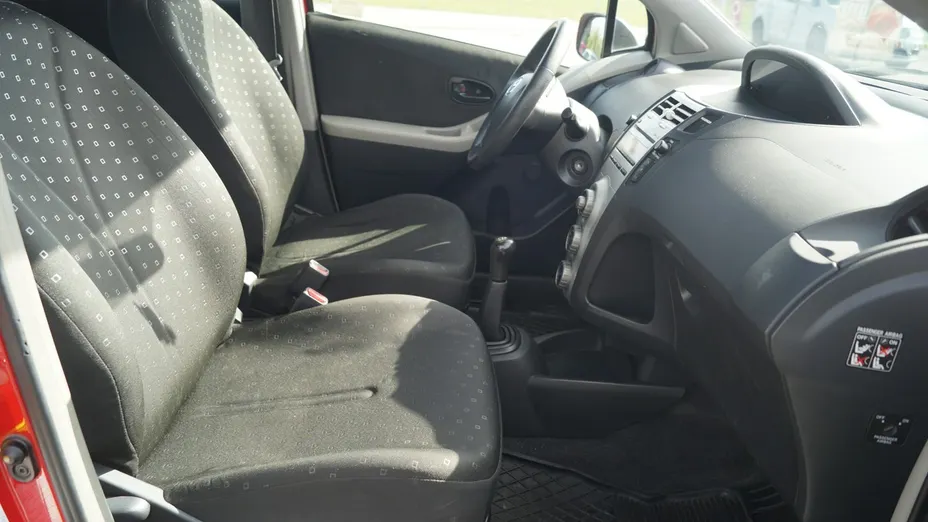 TOYOTA Yaris -