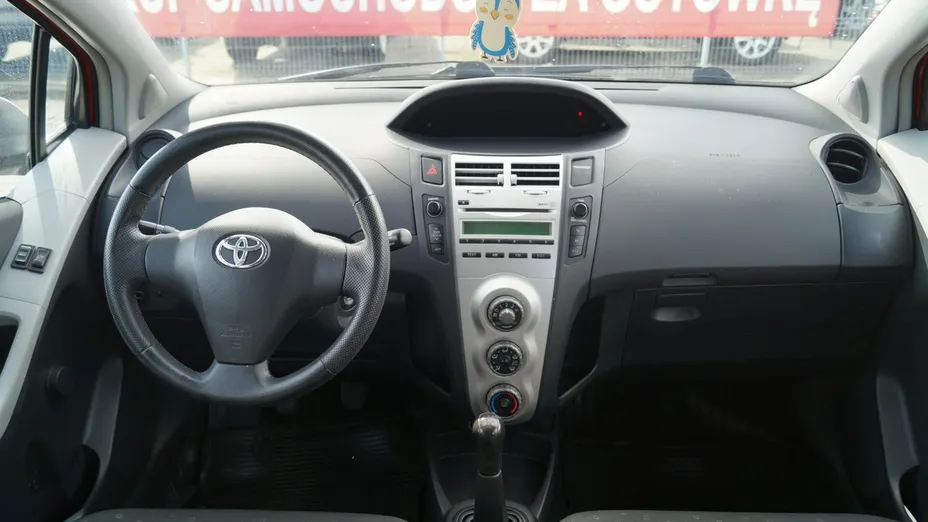 TOYOTA Yaris -