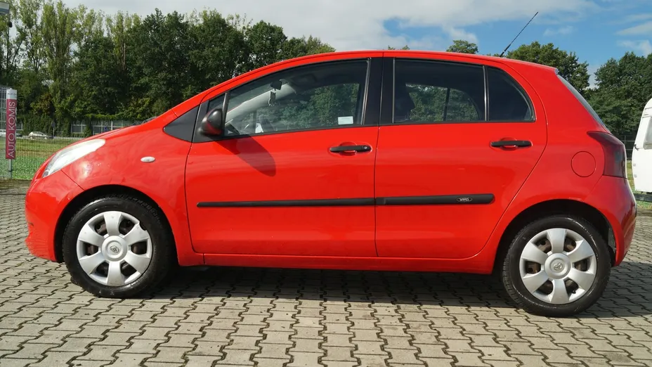 TOYOTA Yaris -