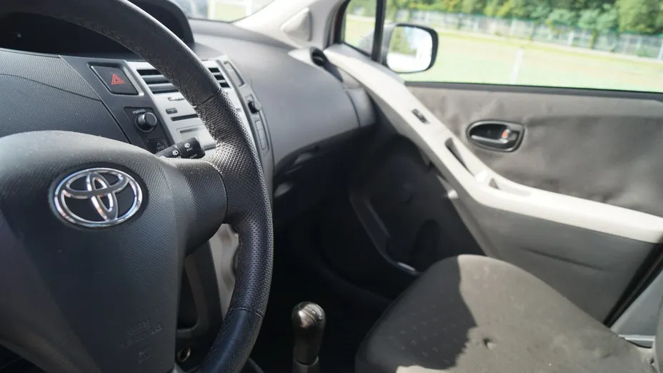 TOYOTA Yaris -