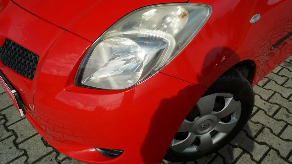 TOYOTA Yaris -