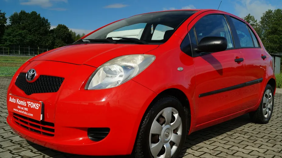 TOYOTA Yaris -