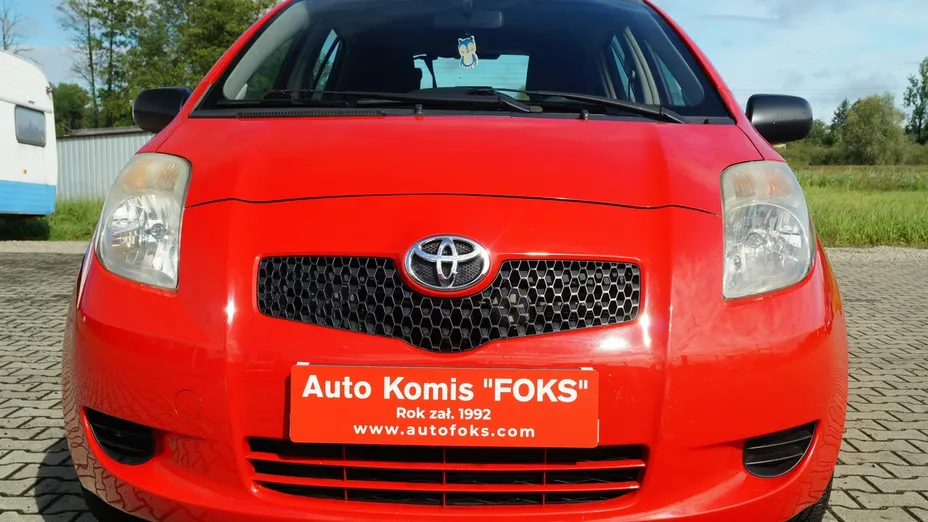 TOYOTA Yaris -