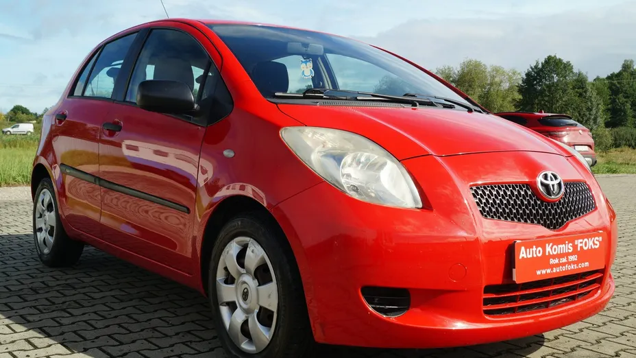 TOYOTA Yaris -