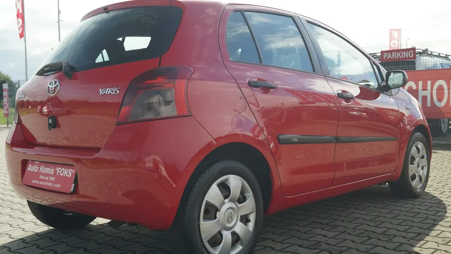 TOYOTA Yaris -