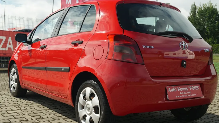 TOYOTA Yaris -