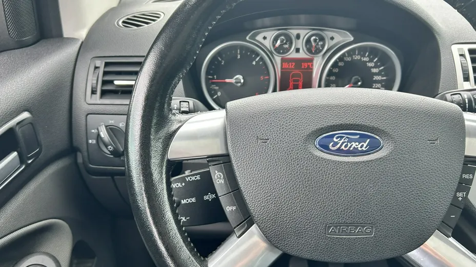 FORD Kuga -