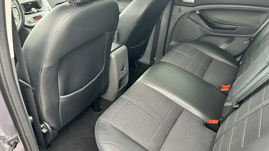 FORD Kuga -