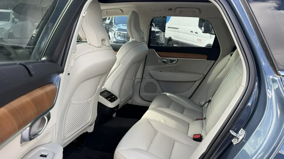 VOLVO V90 -