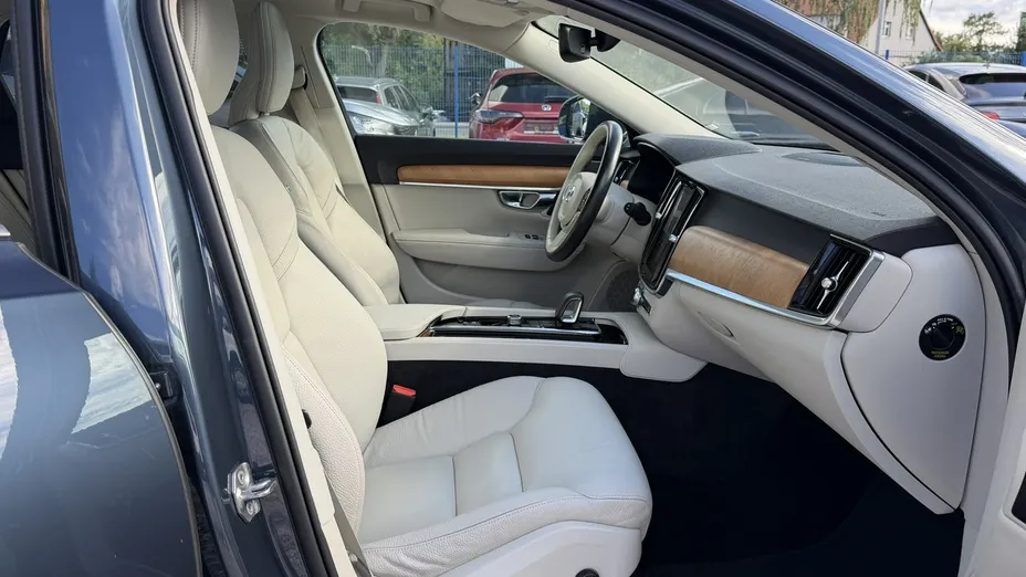 VOLVO V90 -