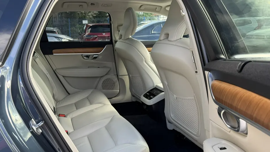 VOLVO V90 -