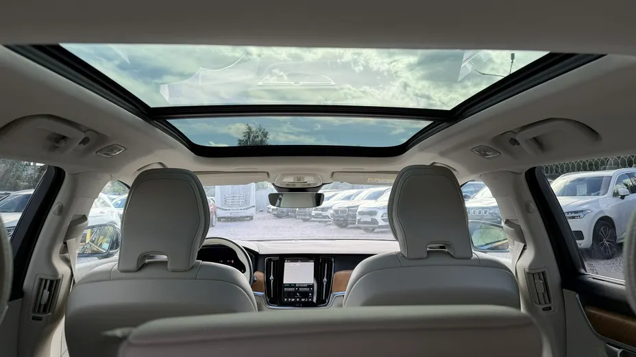 VOLVO V90 -