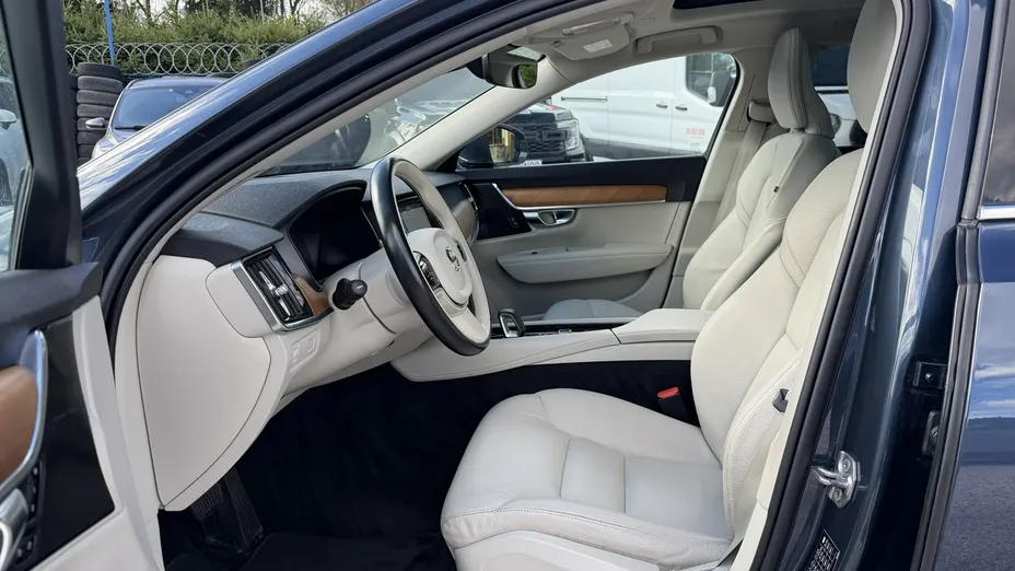 VOLVO V90 -