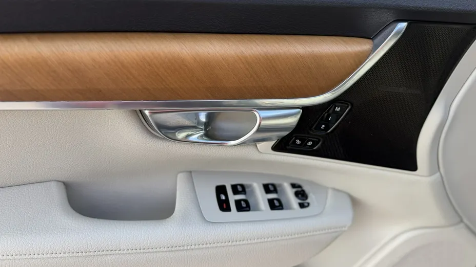 VOLVO V90 -