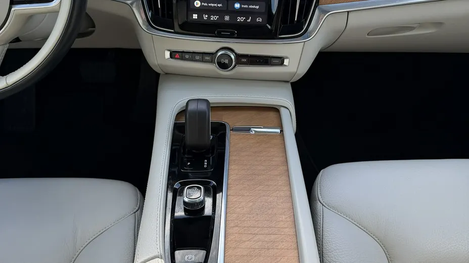 VOLVO V90 -