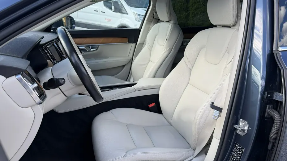 VOLVO V90 -