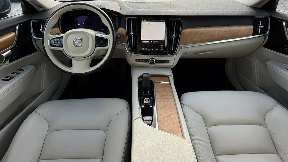 VOLVO V90 -