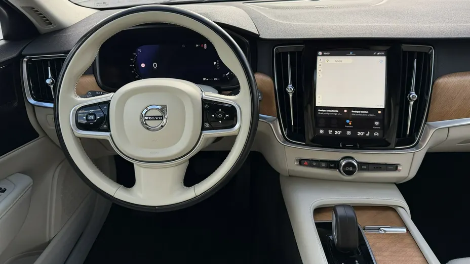 VOLVO V90 -