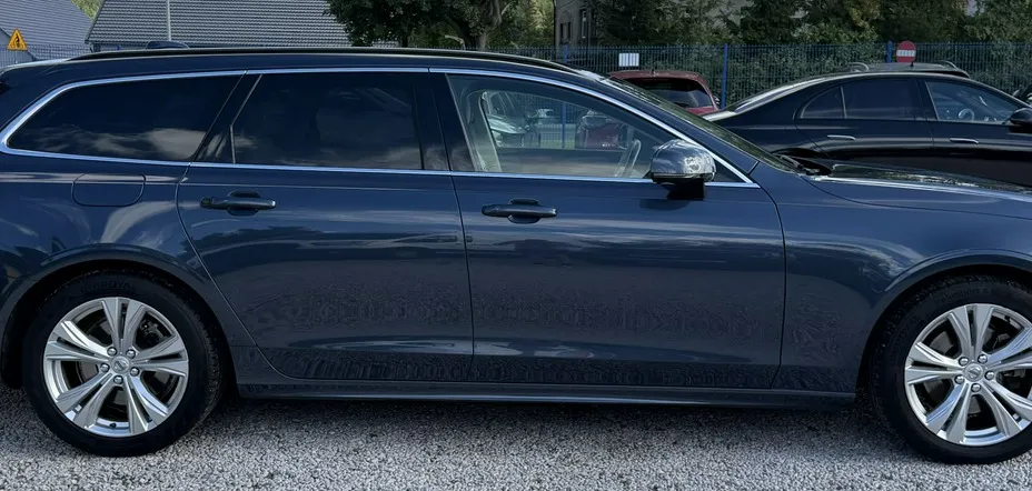 VOLVO V90 -
