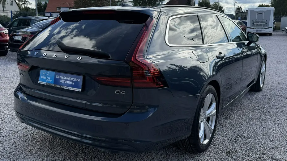 VOLVO V90 -
