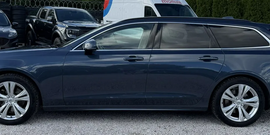 VOLVO V90 -