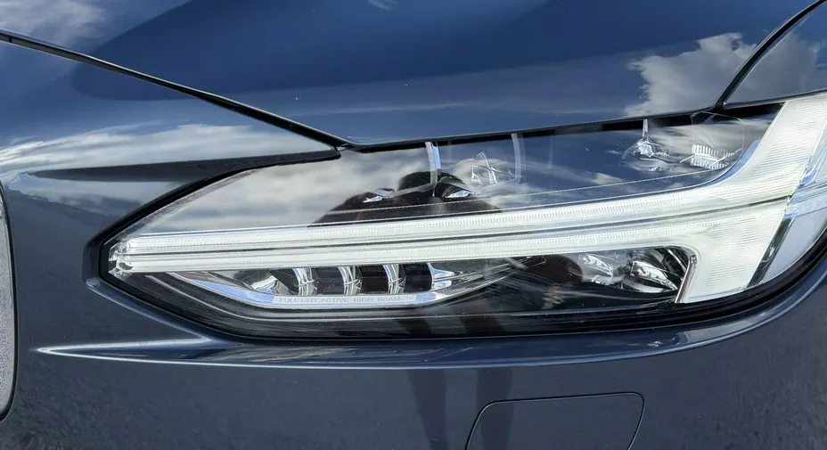 VOLVO V90 -