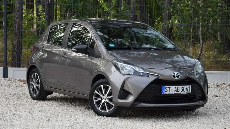 TOYOTA Yaris -