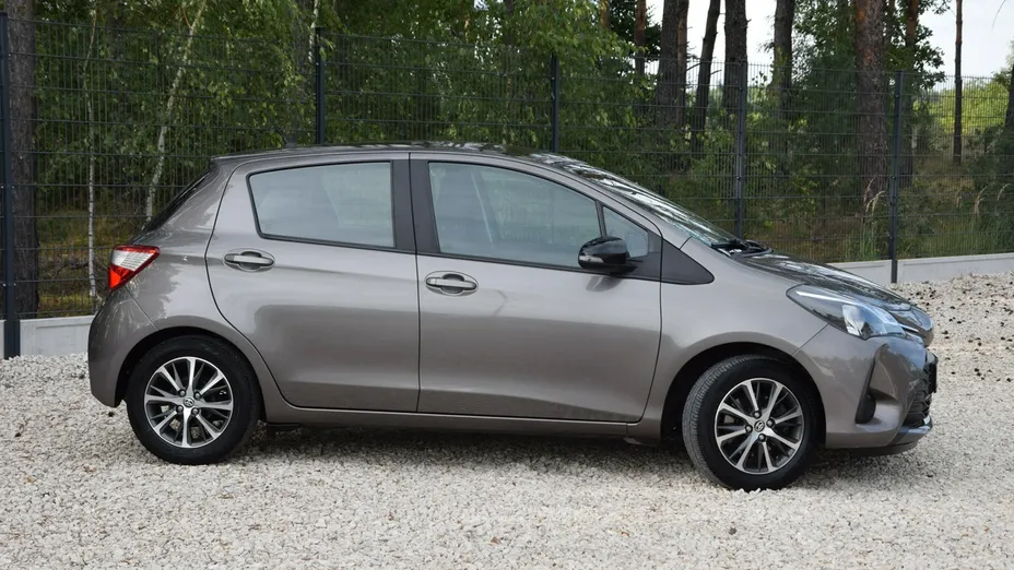 TOYOTA Yaris -