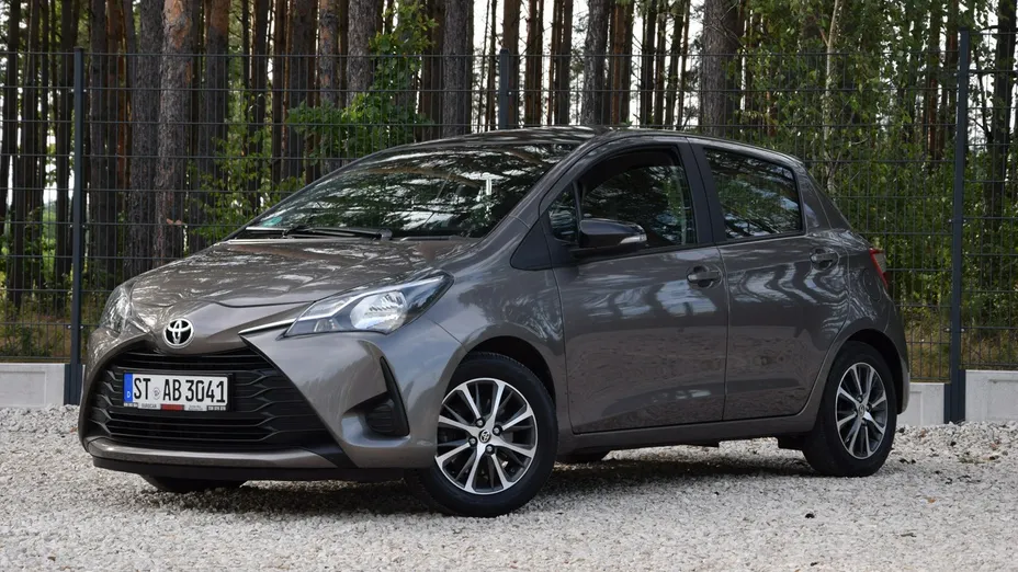 TOYOTA Yaris -